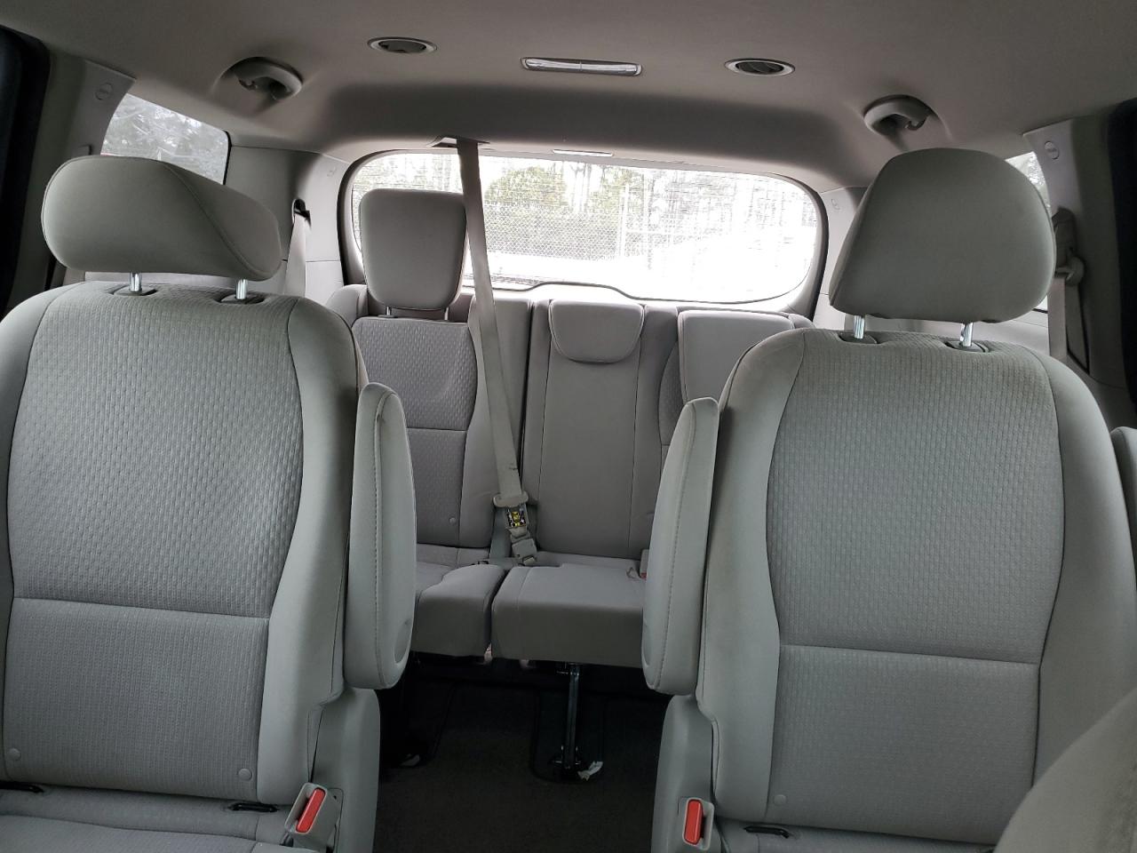 2016 Kia Sedona - Image 10