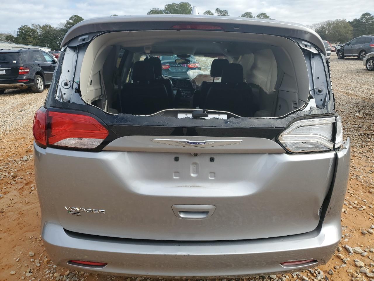 2020 Chrysler Voyager - Image 6