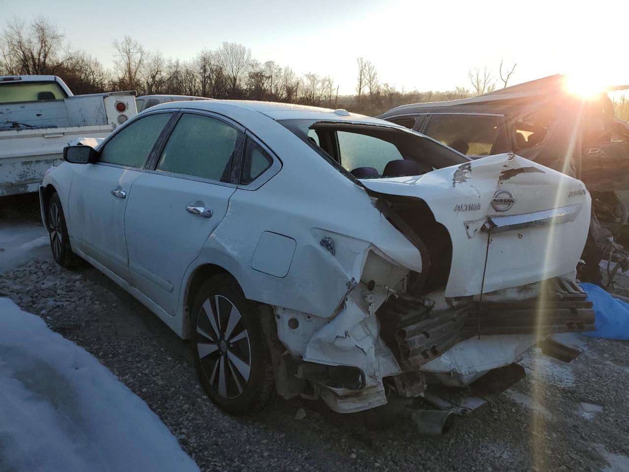 2014 Nissan Altima - Image 2