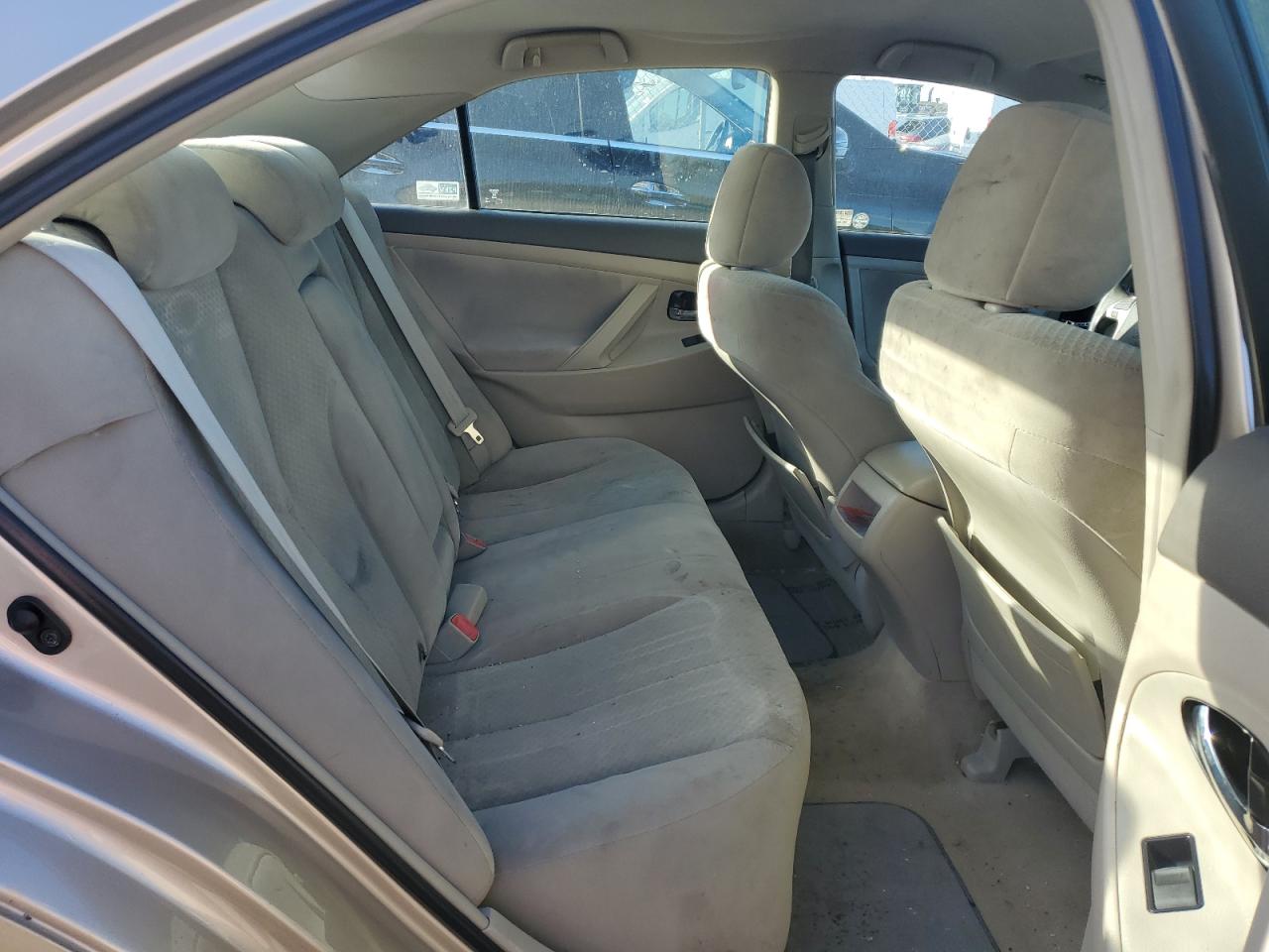 2009 Toyota Camry - Image 10