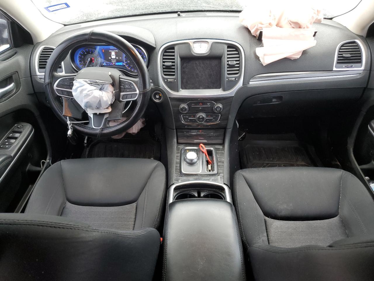 2019 Chrysler 300 - Image 8
