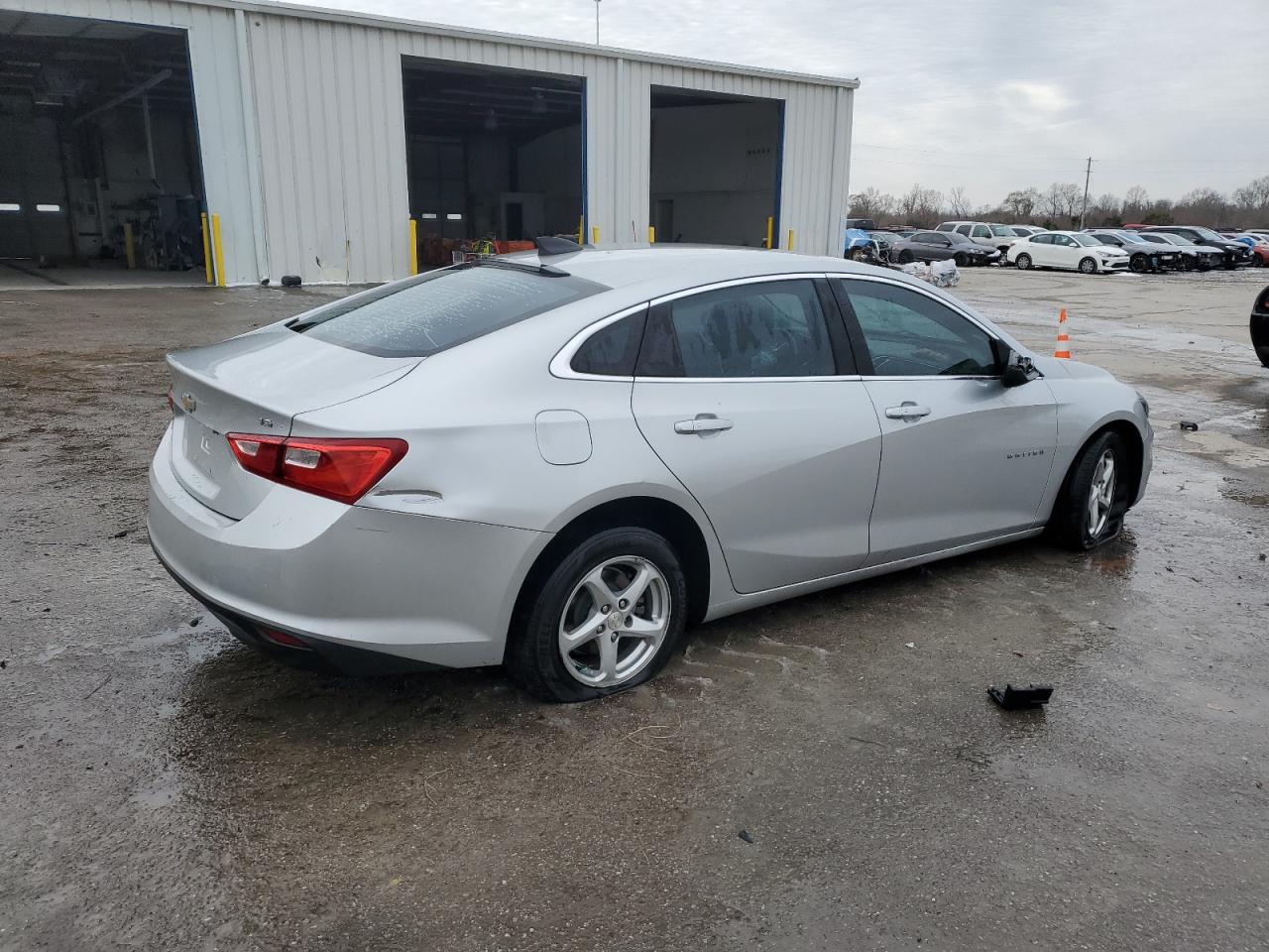2016 Chevrolet Malibu - Image 3