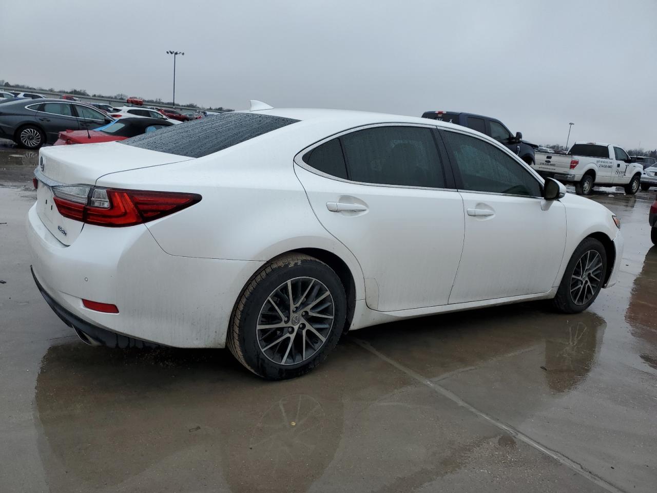 2018 Lexus ES - Image 3
