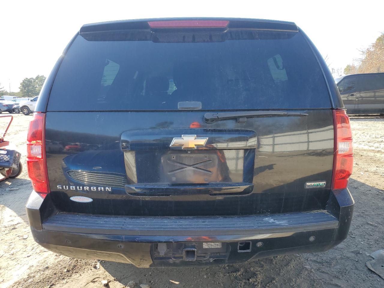 2010 Chevrolet Suburban - Image 6