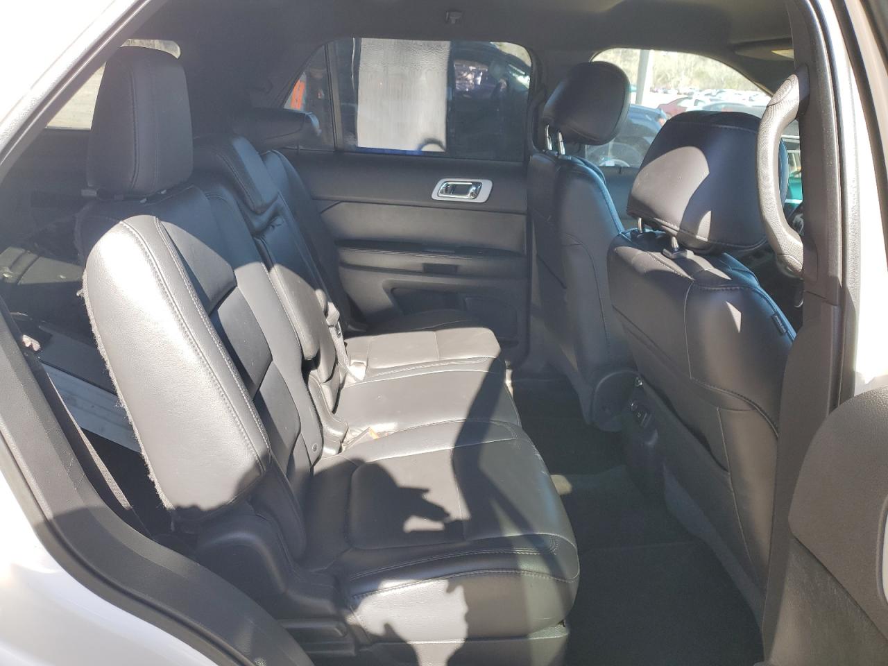 2015 Ford Explorer - Image 10