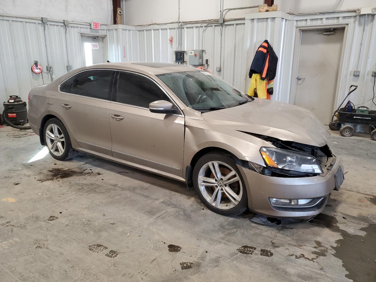 2015 Volkswagen Passat - Image 4