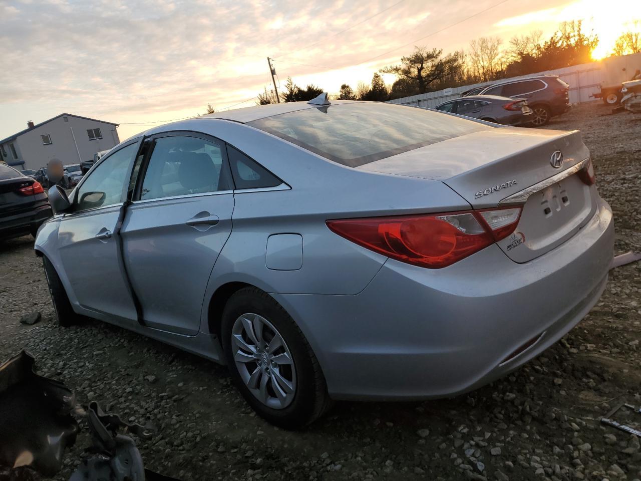 2013 Hyundai Sonata - Image 2