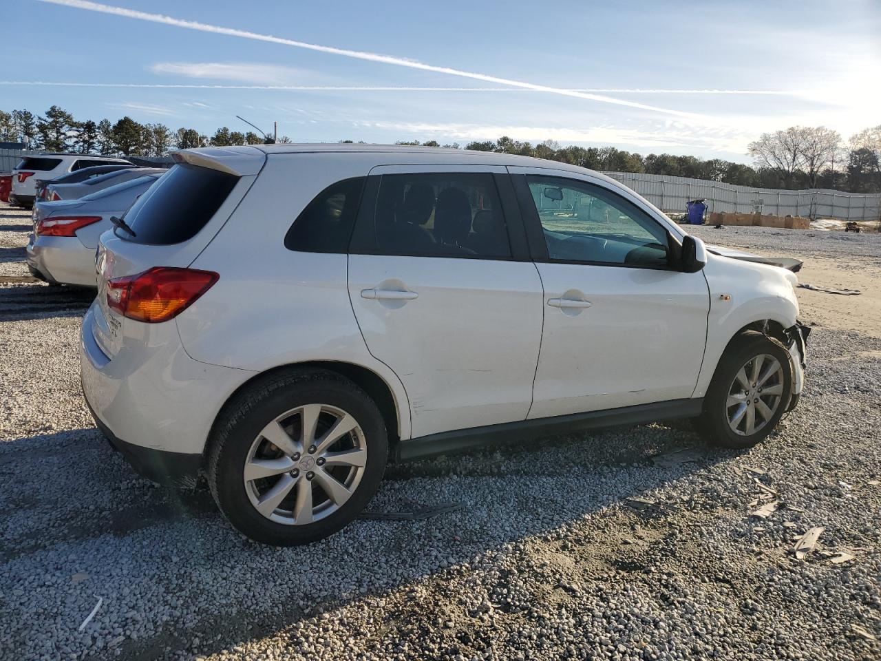 2015 Mitsubishi Outlander - Image 3