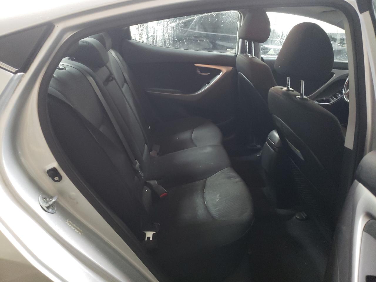 2015 Hyundai Elantra - Image 10