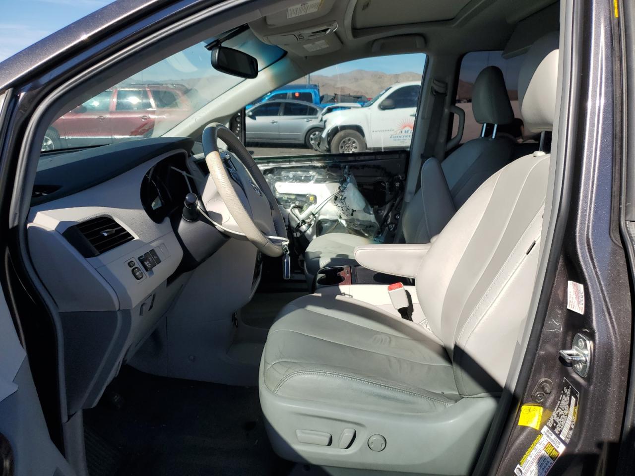 2013 Toyota Sienna - Image 7