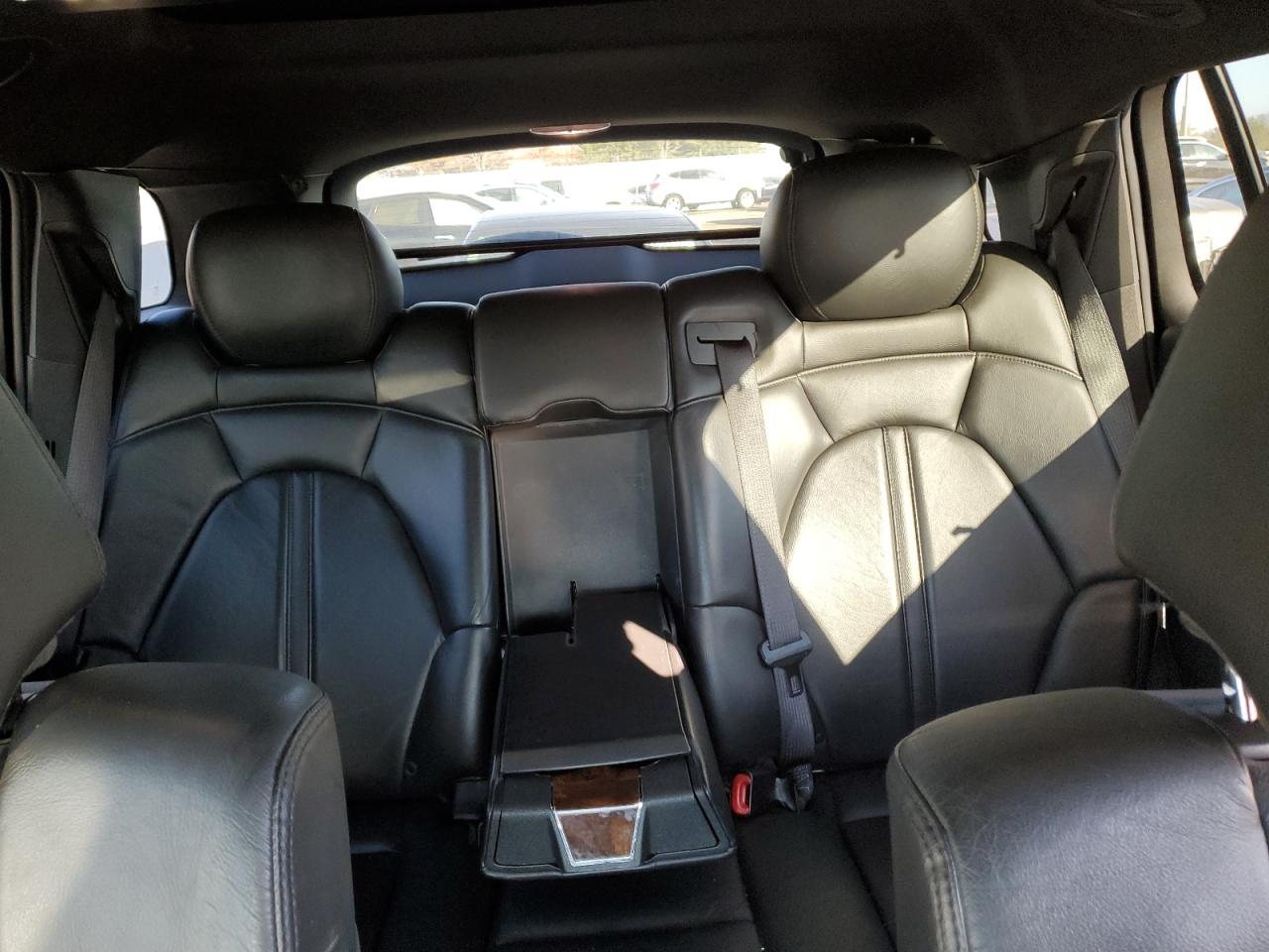 2017 Lincoln MKT - Image 10