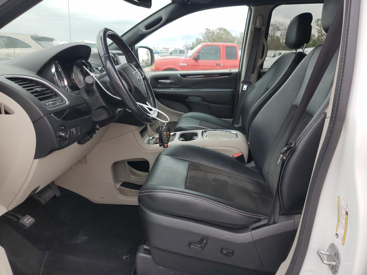 2019 Dodge Caravan - Image 7