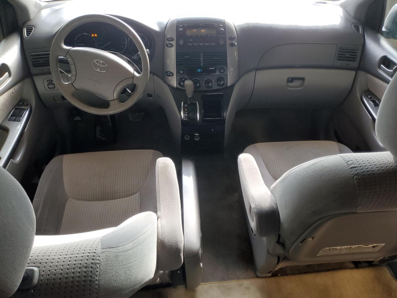 2009 Toyota Sienna - Image 8