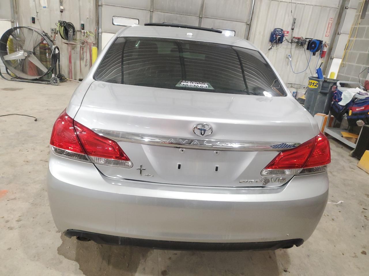 2011 Toyota Avalon - Image 6