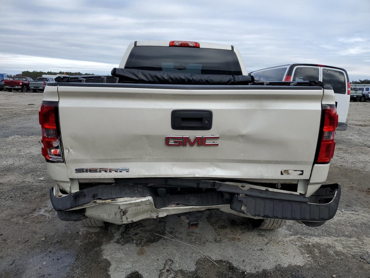2015 GMC Sierra - Image 6