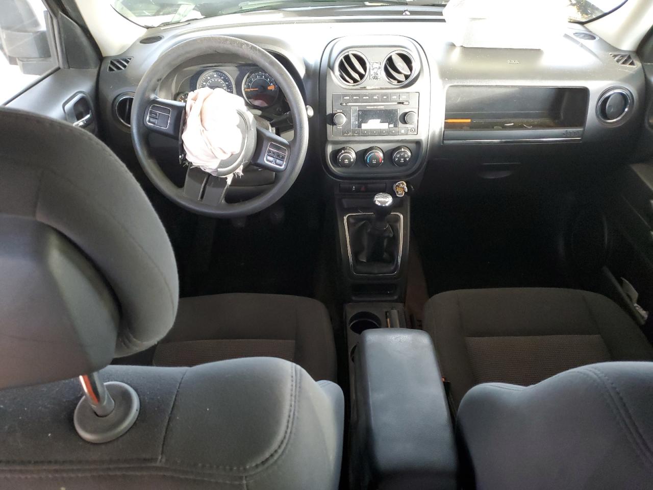 2014 Jeep Liberty (Patriot) - Image 8