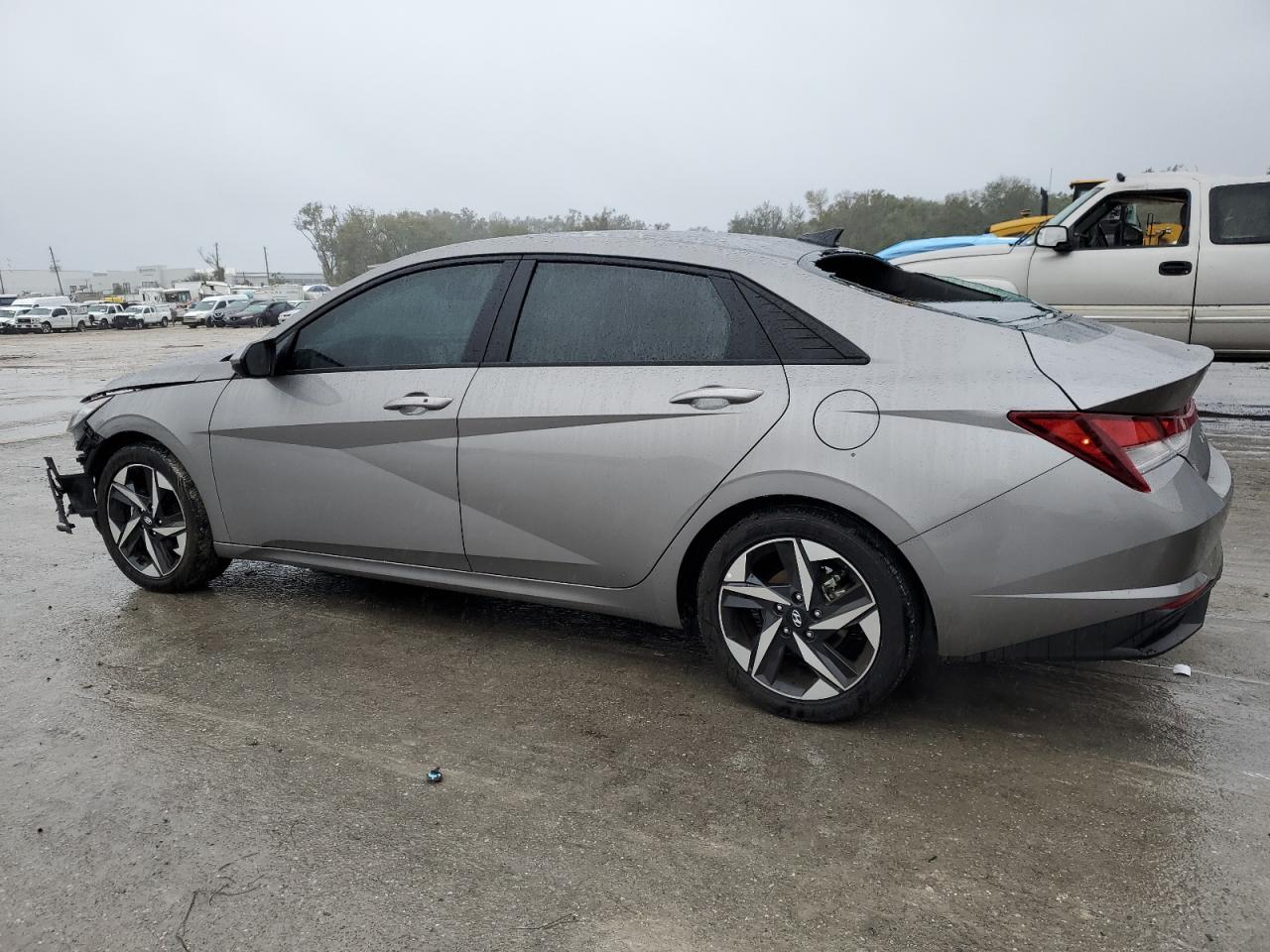 2023 Hyundai Elantra - Image 2