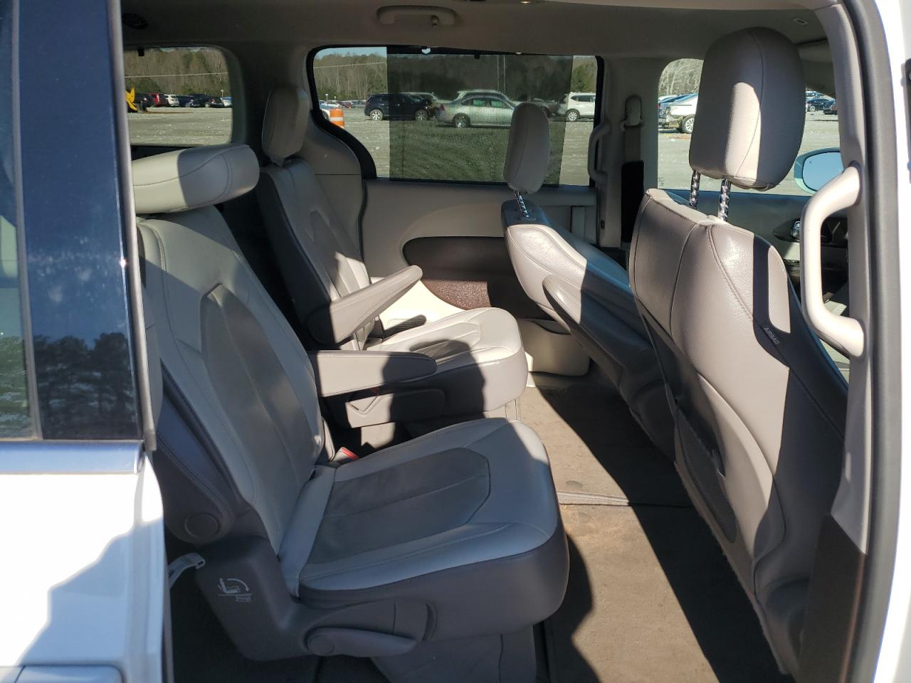 2019 Chrysler Pacifica - Image 12