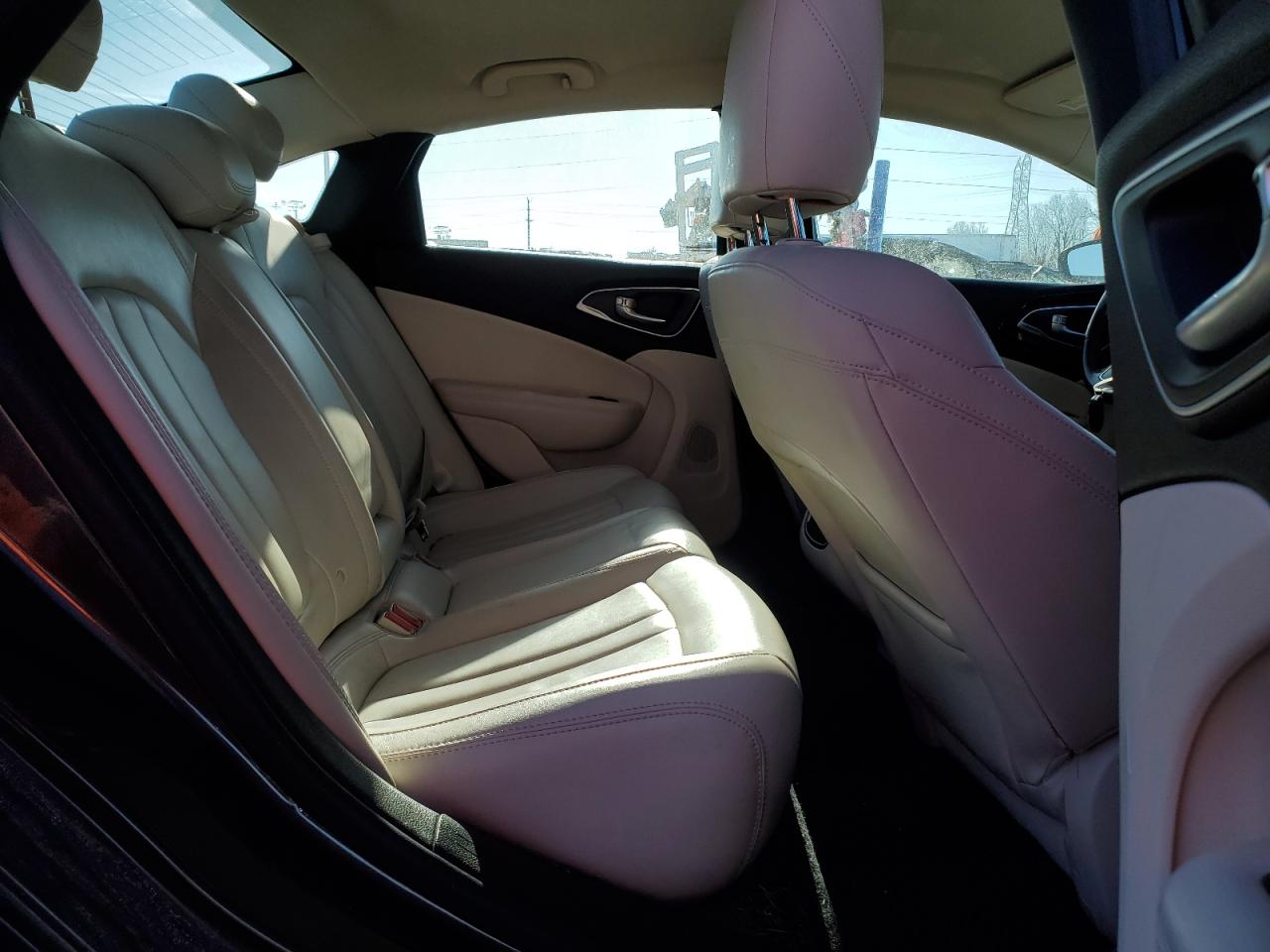 2015 Chrysler 200 - Image 10