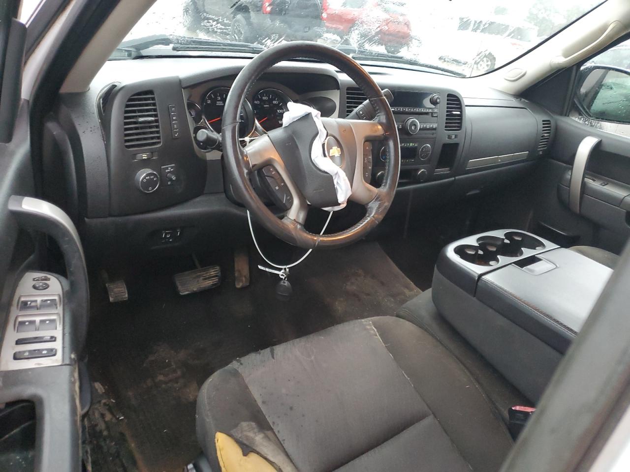2011 Chevrolet Silverado - Image 8