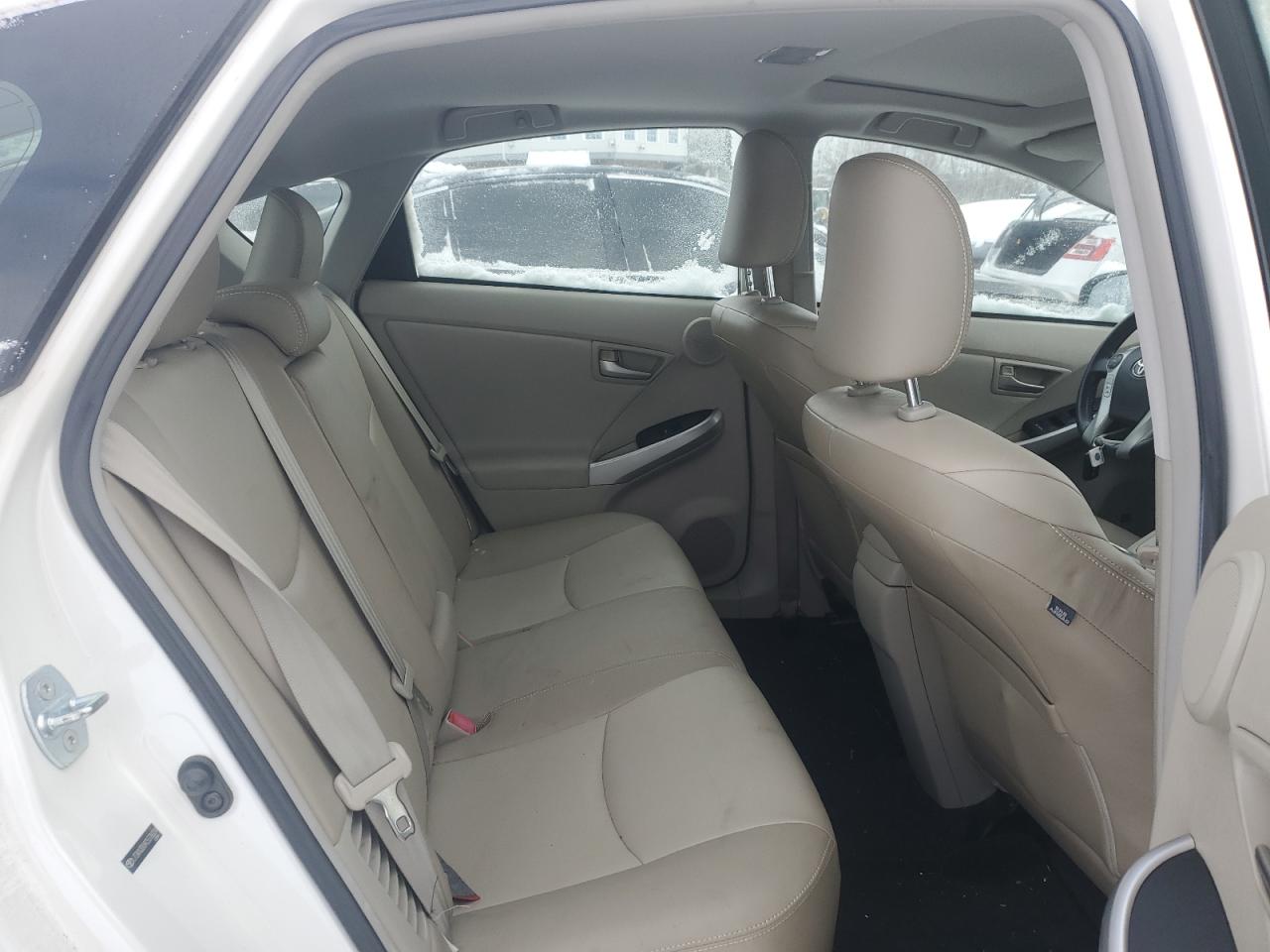 2012 Toyota Prius - Image 10