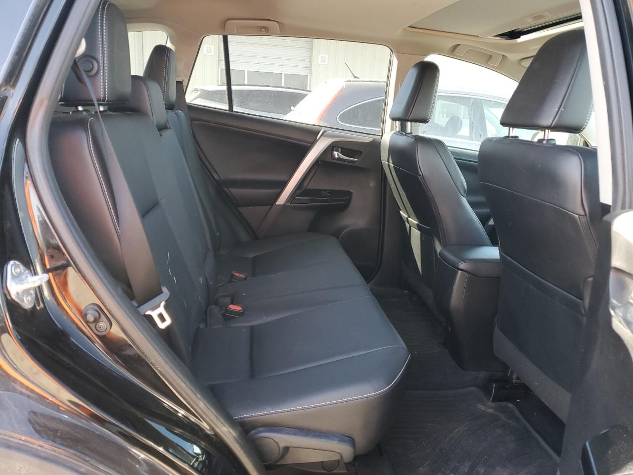 2016 Toyota RAV 4 - Image 11