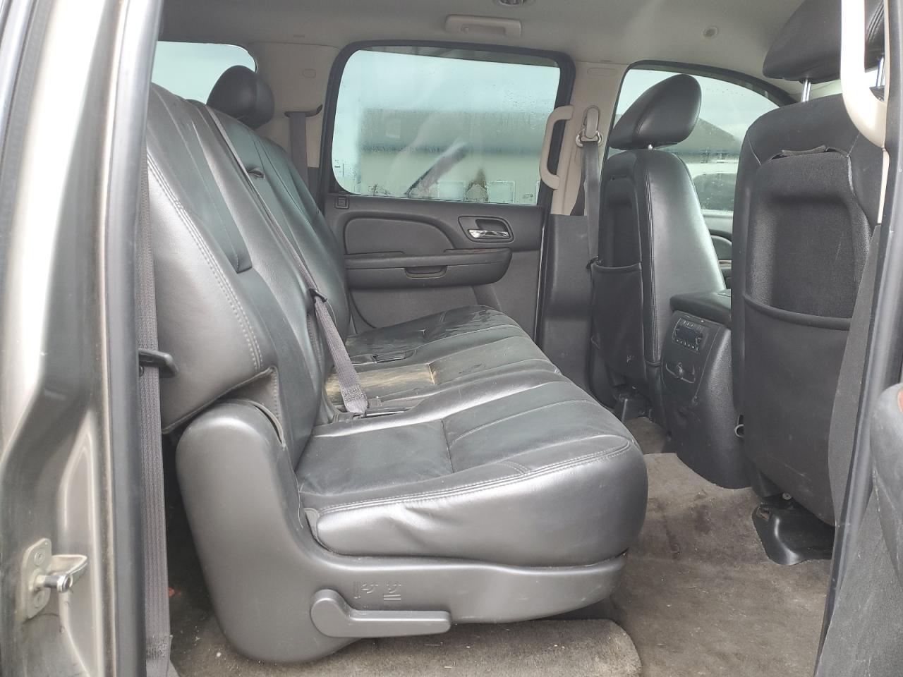 2009 Chevrolet Suburban - Image 11