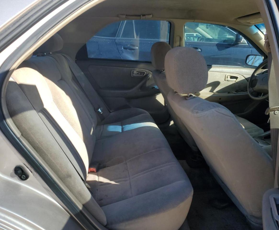 2000 Toyota Camry - Image 10