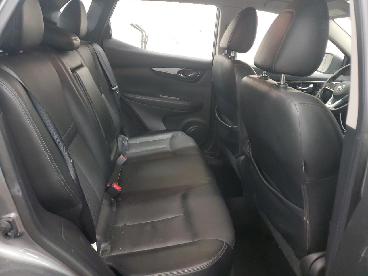 2018 Nissan Rogue - Image 10