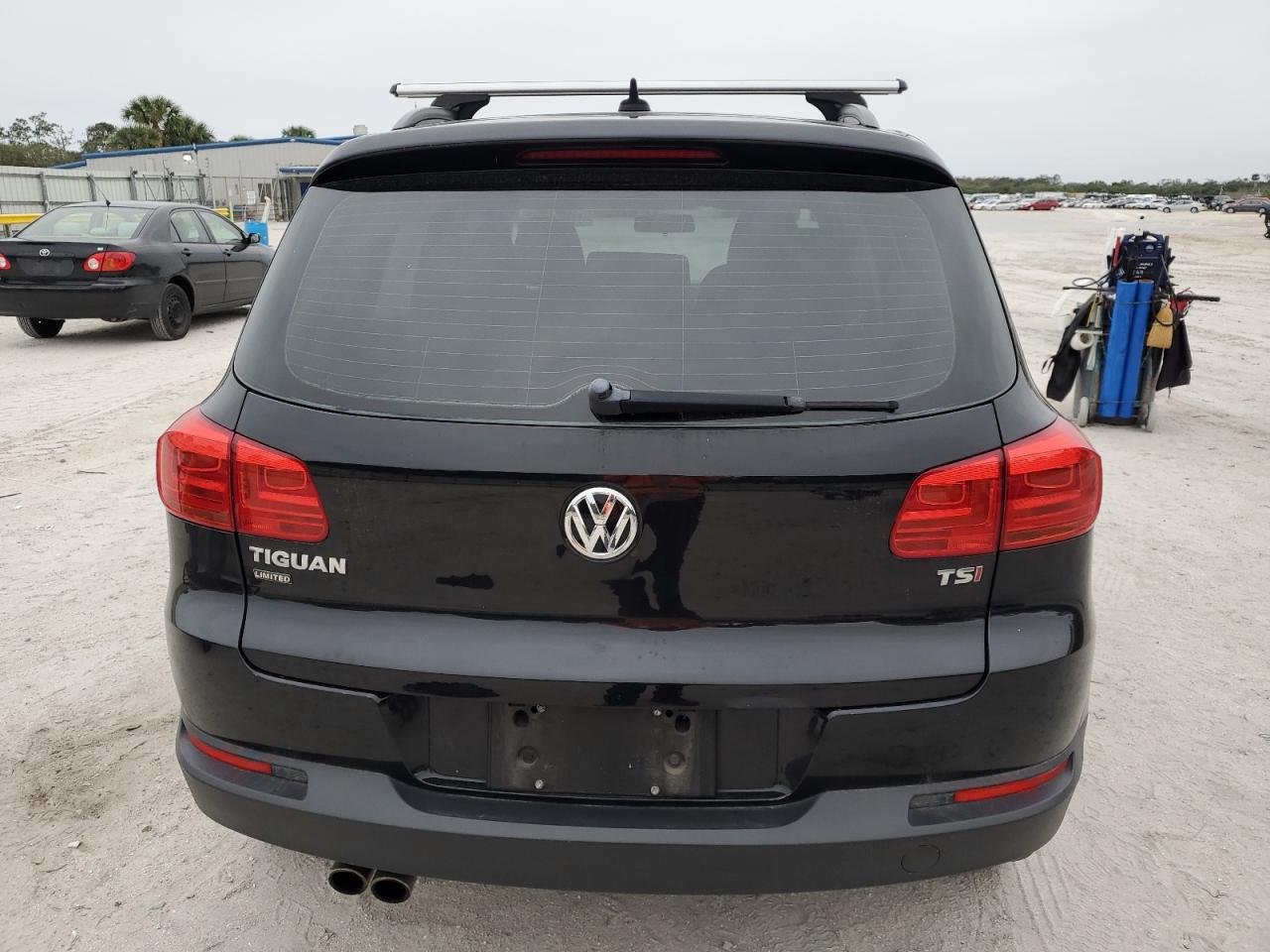 2017 Volkswagen Tiguan - Image 6