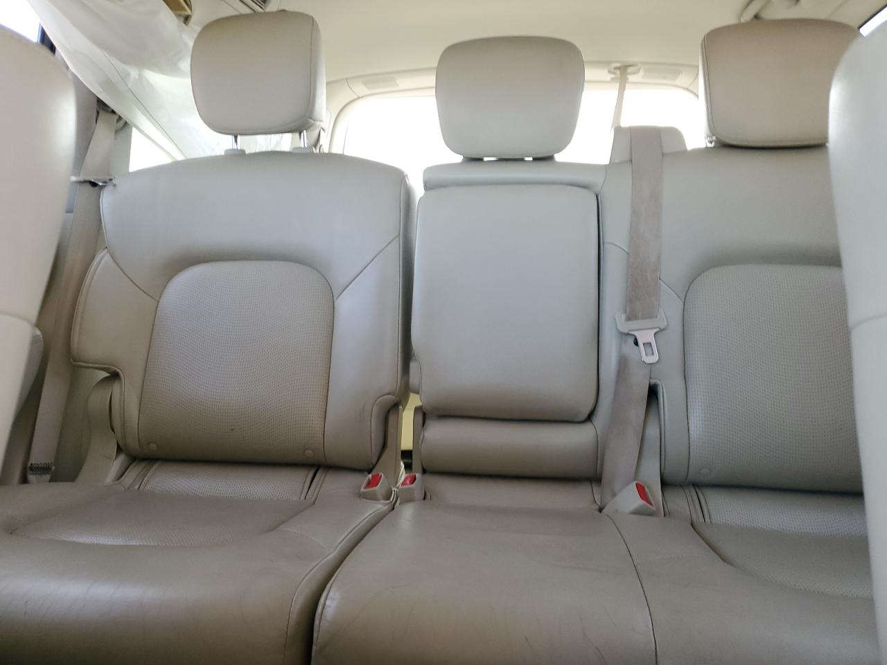2016 Infiniti QX80 - Image 10