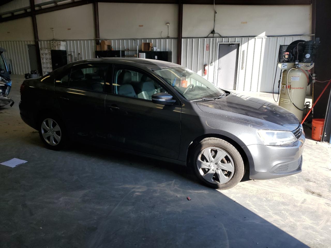 2014 Volkswagen Jetta - Image 4