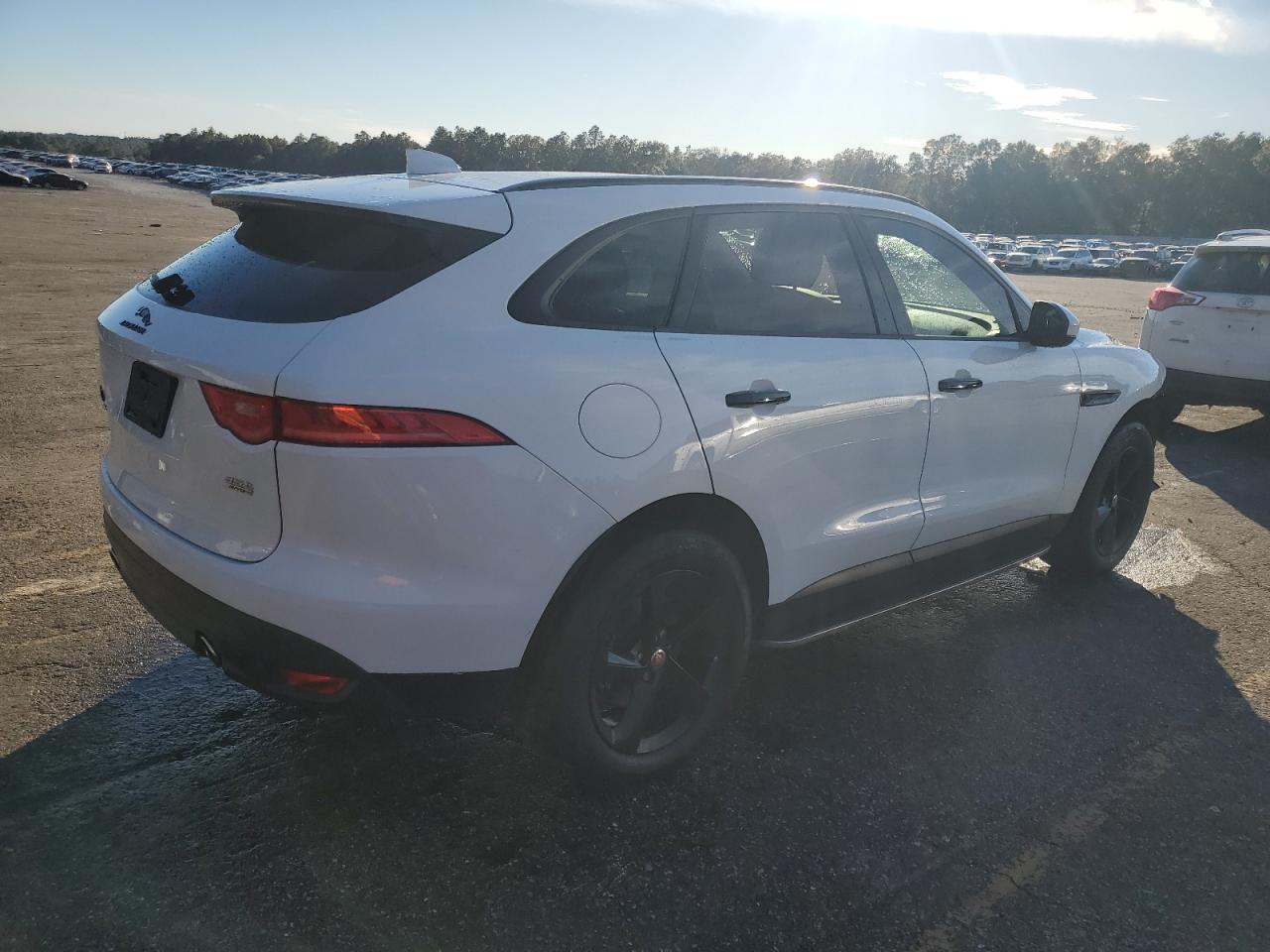 2017 Jaguar F-Pace - Image 3