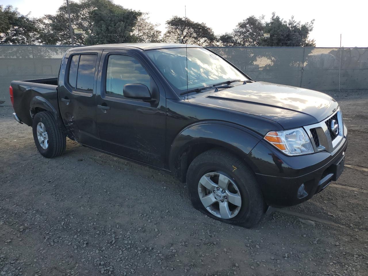 2012 Nissan Navara (Frontier) - Image 4