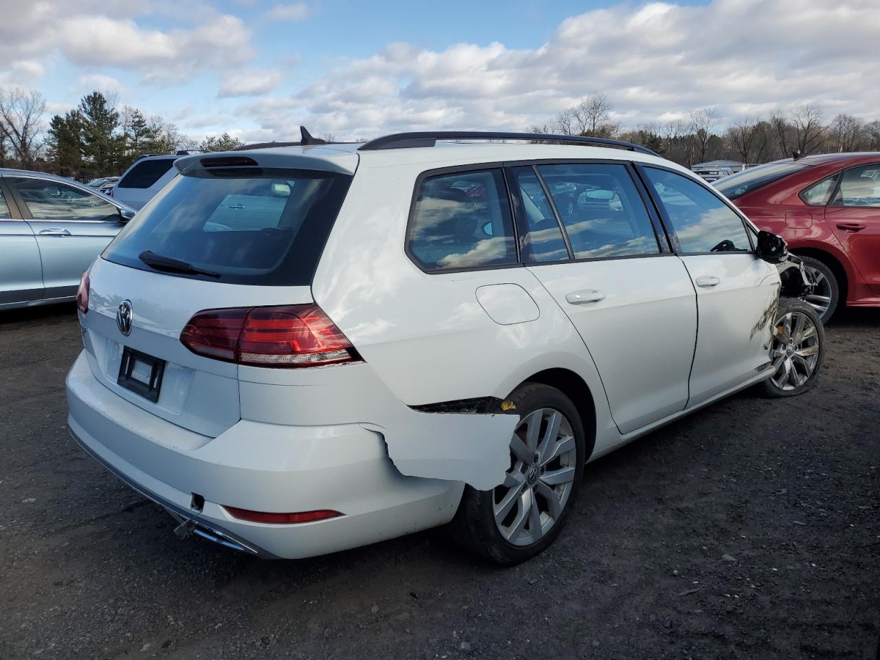 2019 Volkswagen Golf - Image 3