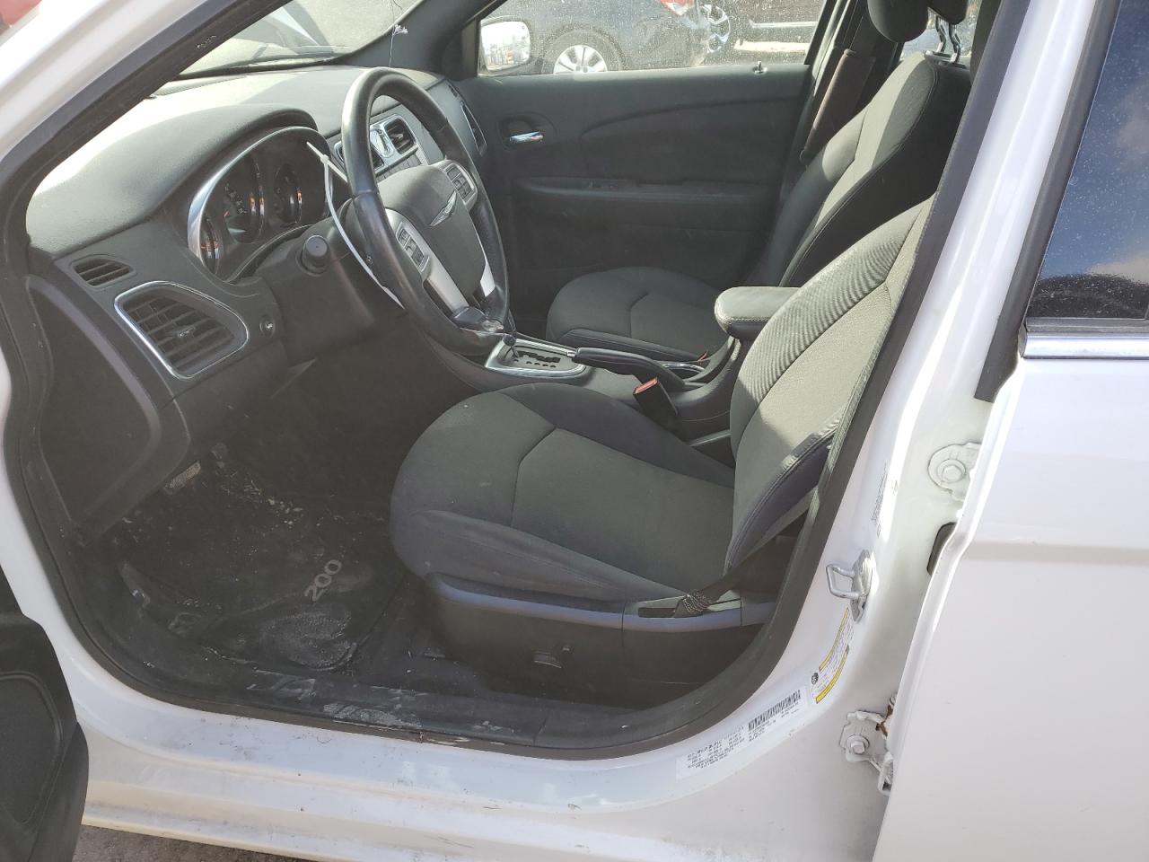 2013 Chrysler 200 - Image 7