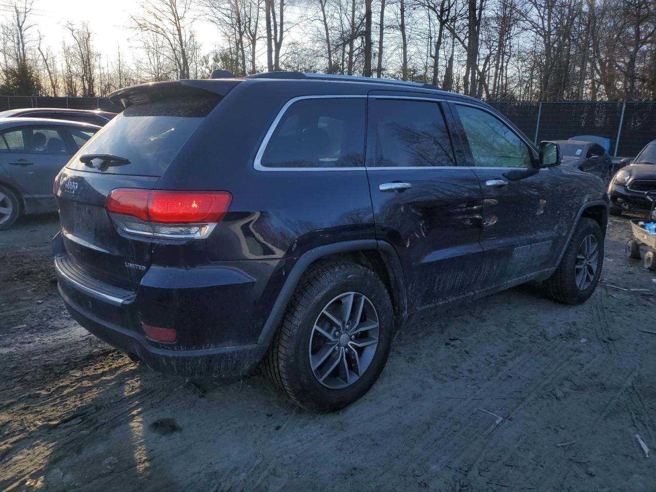 2017 Jeep Grand Cherokee - Image 3
