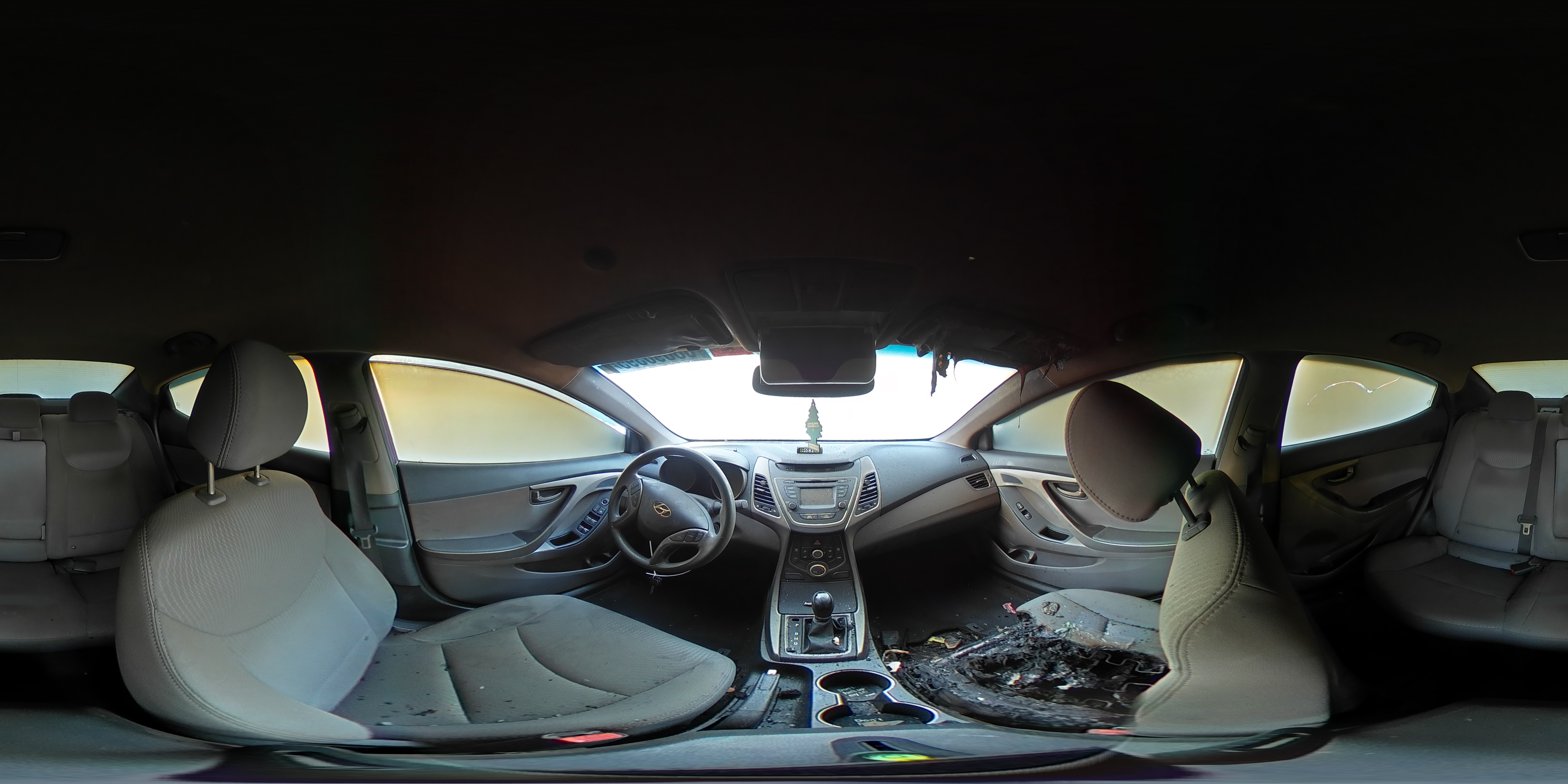 2016 Hyundai Elantra - Image 13