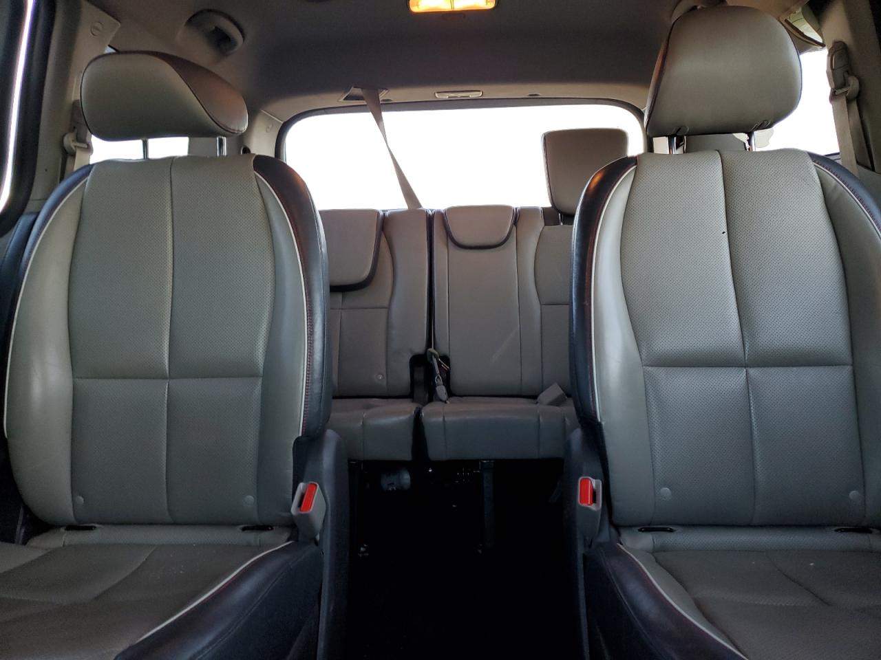 2016 Kia Sedona - Image 10