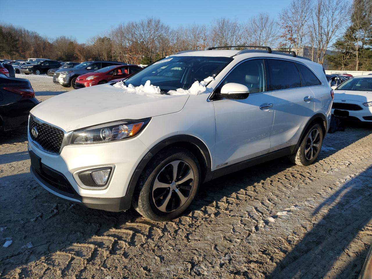 VIN 5XYPHDA57GG158560 2016 KIA SORENTO no.1