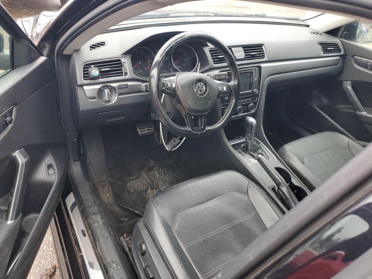 2018 Volkswagen Passat - Image 8