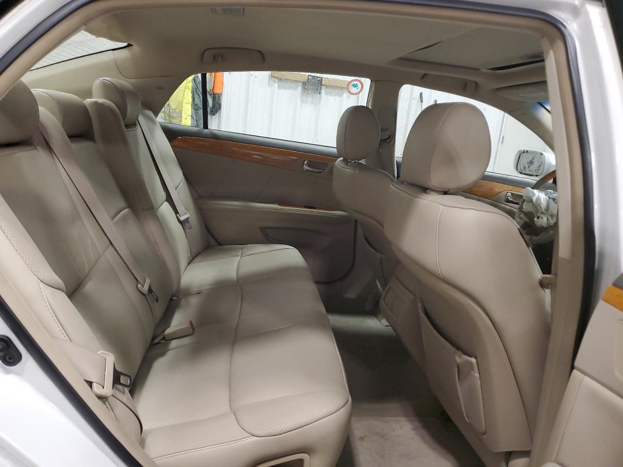 2007 Toyota Avalon - Image 10