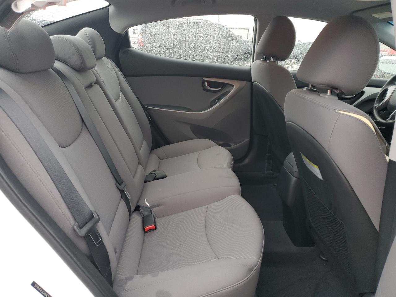 2016 Hyundai Elantra - Image 10