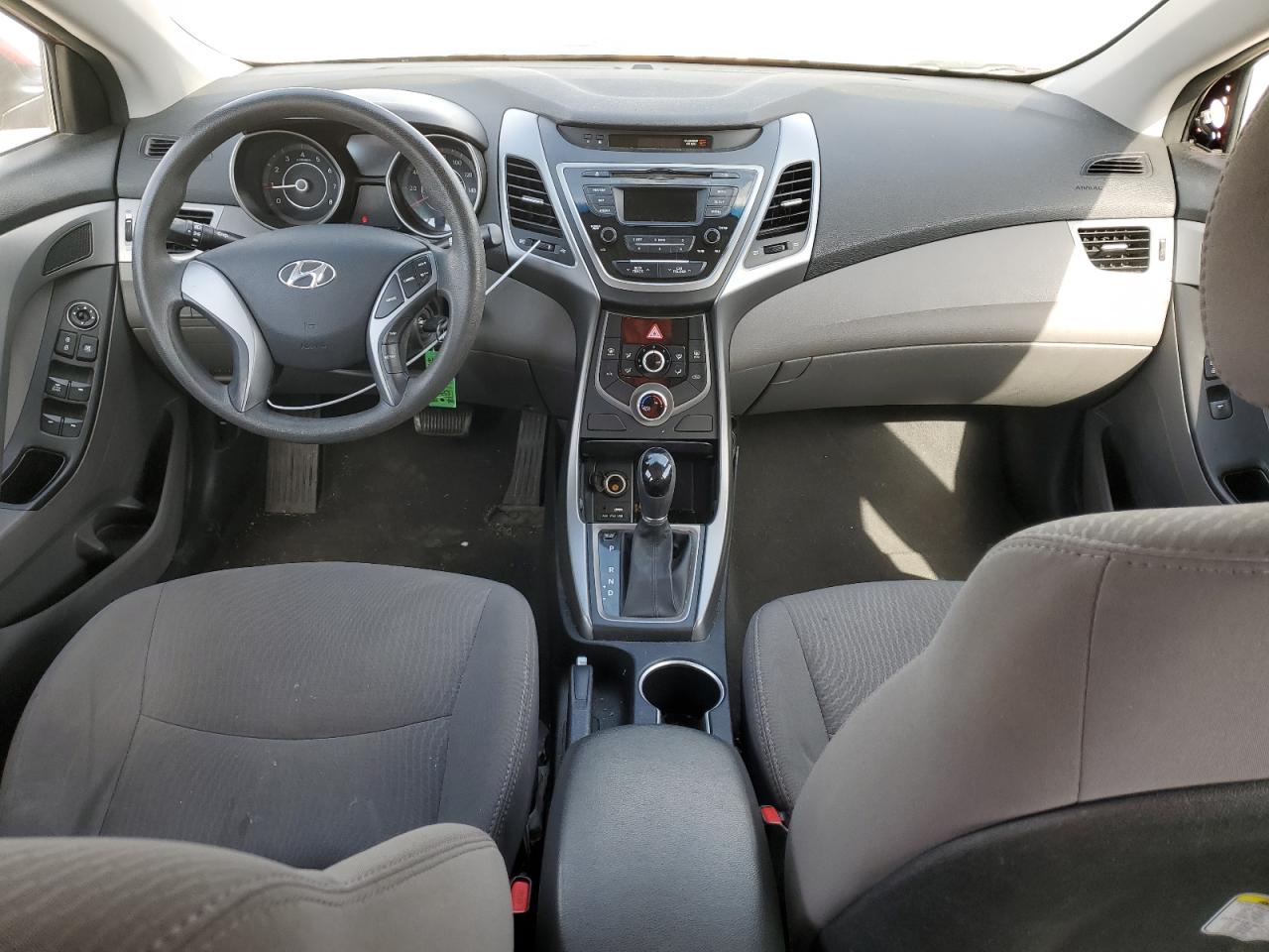 2016 Hyundai Elantra - Image 8