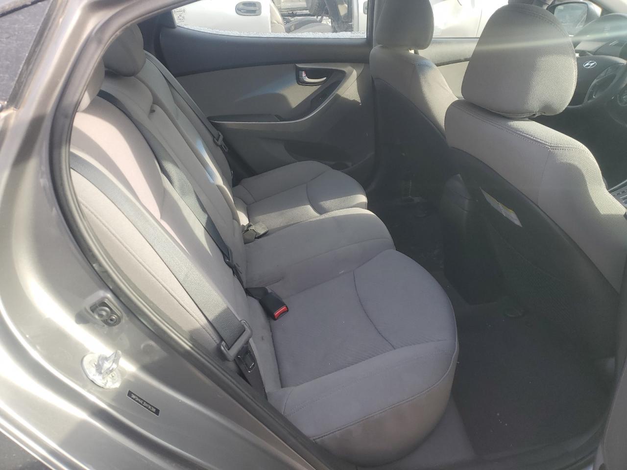 2013 Hyundai Elantra - Image 10
