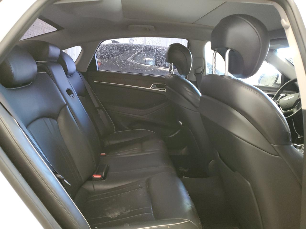 2015 Hyundai Genesis - Image 10