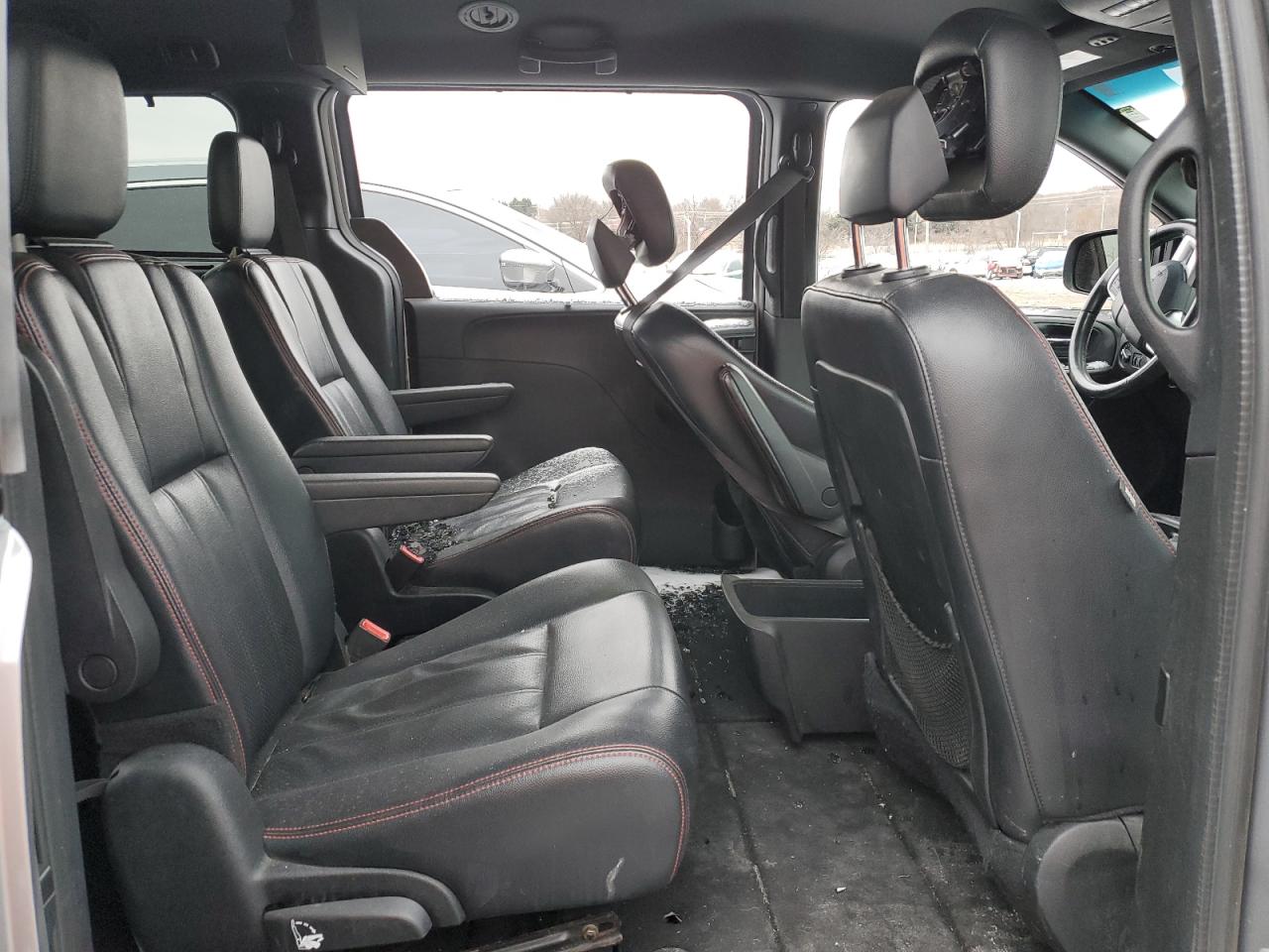 2017 Dodge Caravan - Image 11