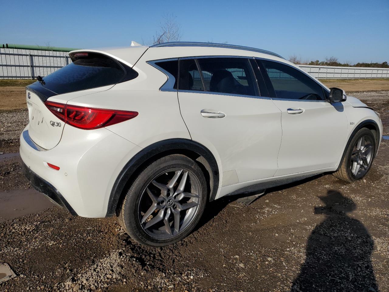 2017 Infiniti QX30 - Image 3