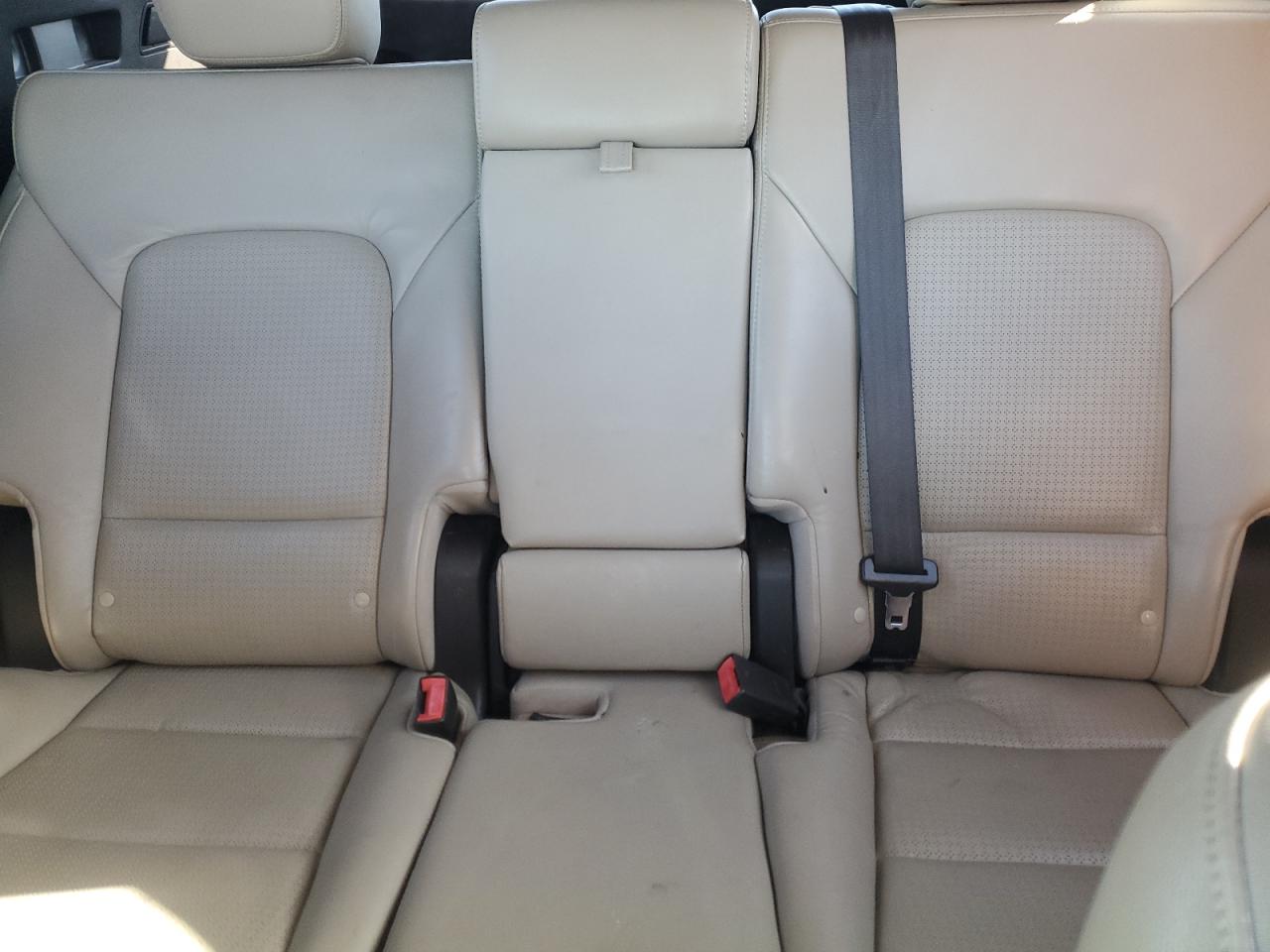 2013 Hyundai Santa Fe - Image 10