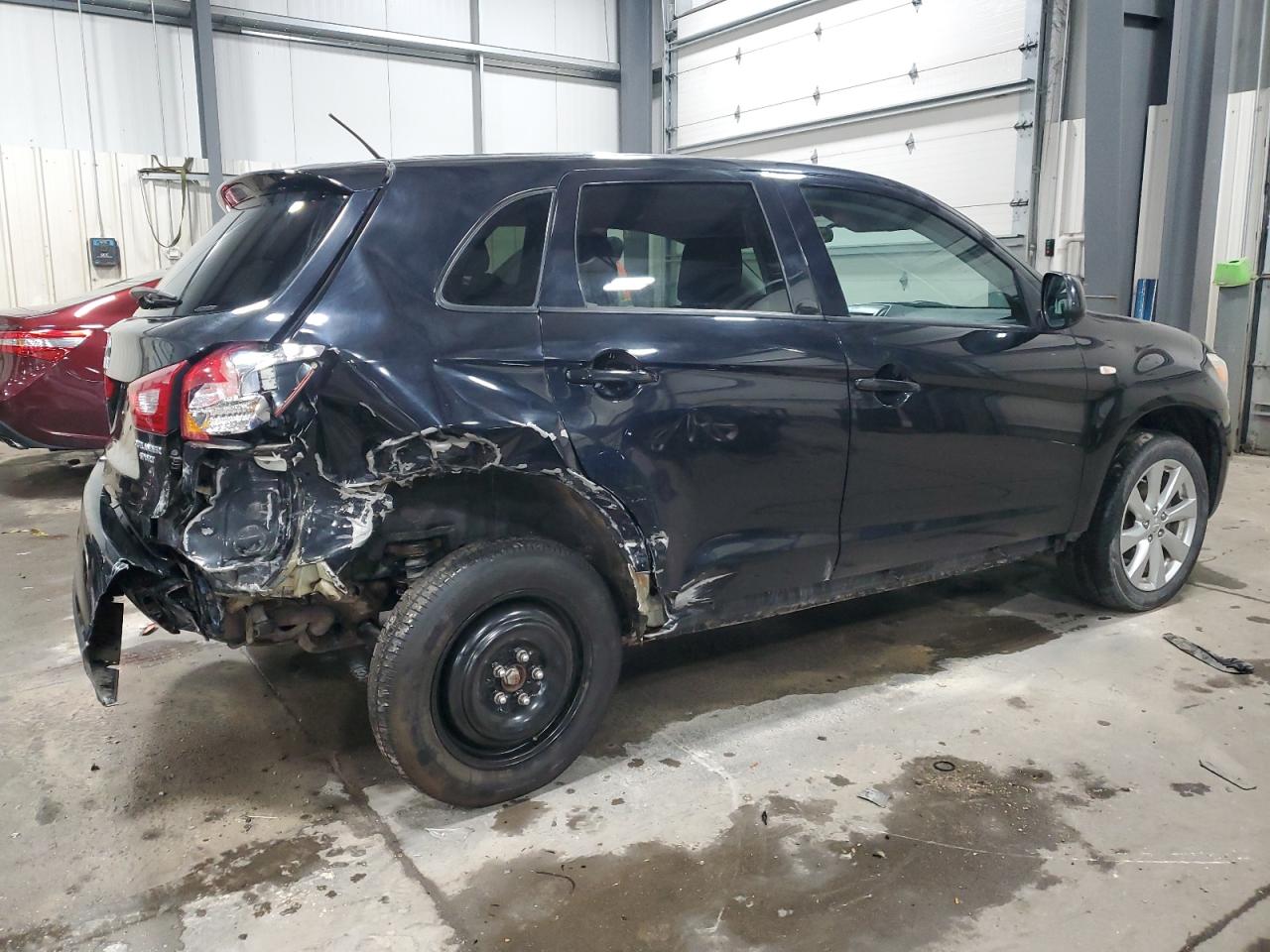 2014 Mitsubishi Outlander - Image 3